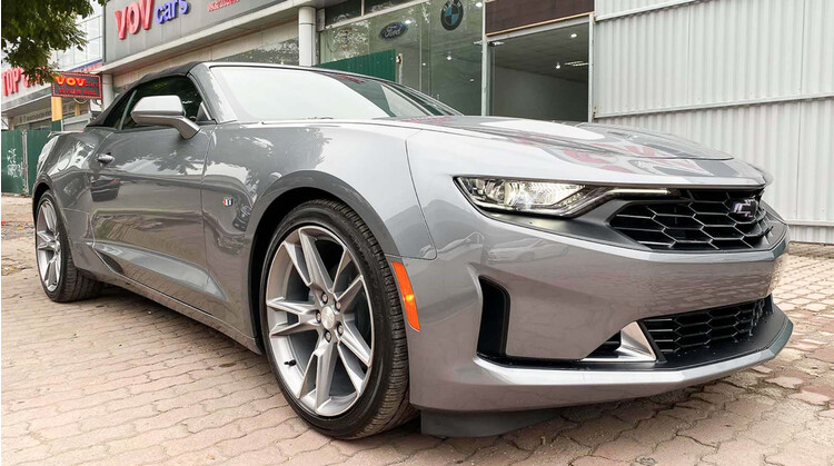 Chevrolet Camaro-RS-2019-mui-tran-dau-tien-ve-Vietnam-duoc-chao-gia-hon-3-ty-dong Chevrolet Camaro-RS-2019-mui-tran-dau-tien-ve-Vietnam-duoc-chao-gia-hon-3-ty-dong