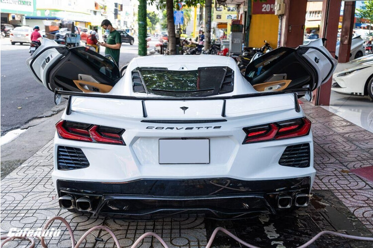 Xe Chevrolet Corvette (C8) Stingray Len San, giá hơn 8 triệu nhưng con không thua kém giá xe