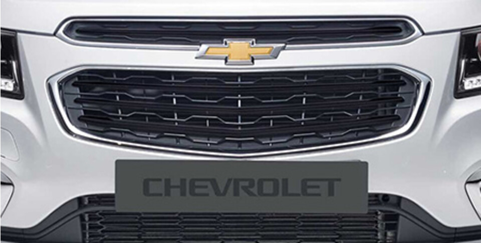 Lưới tản nhiệt với đường viền mạ crôm sắc sảo