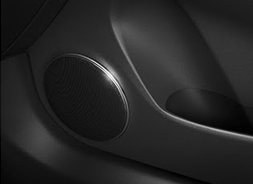 Tận hưởng âm thanh sống động với hệ thống âm thanh 6 loa