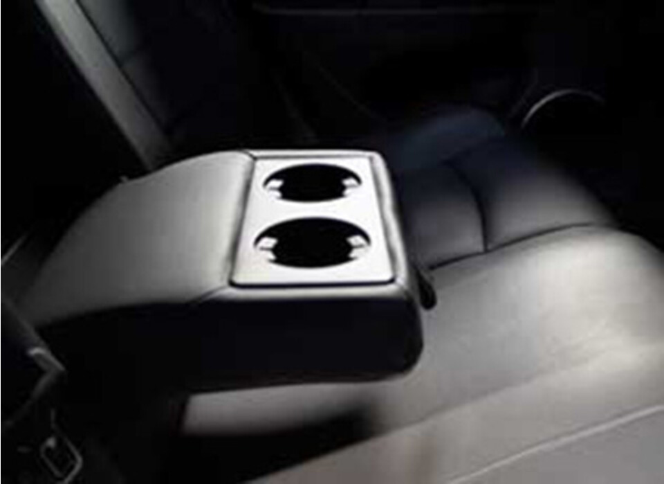 Kệ nghỉ tay cho hàng ghế sau, tích hợp khay đựng cốc