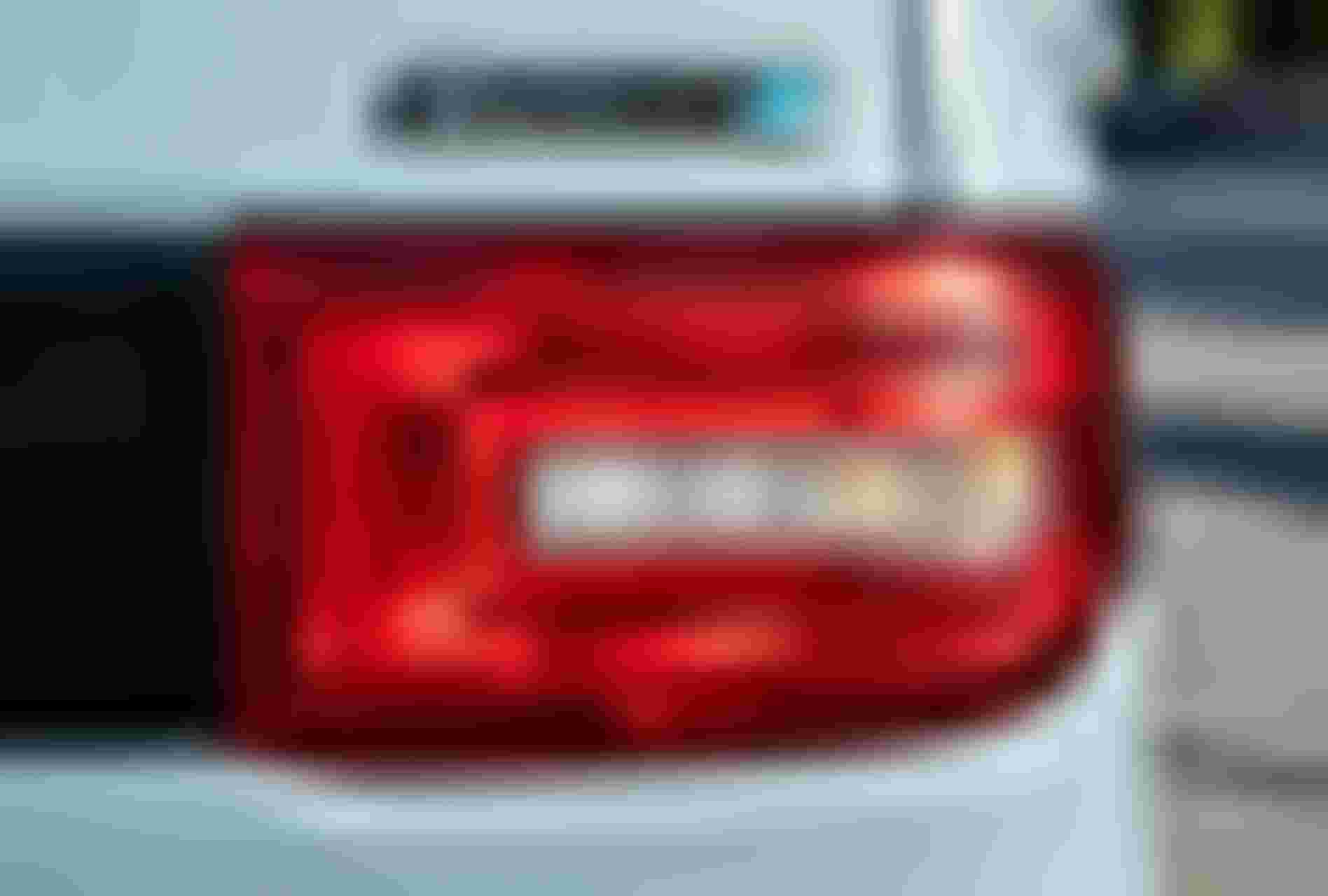 chi tiet oto dien wuling mini ev tai viet nam, rat nho va it trang bi