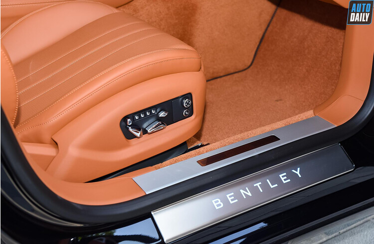 Chi tiết sedan hạng sang Bentley Flying Spur 2021 nhưng chọn 4