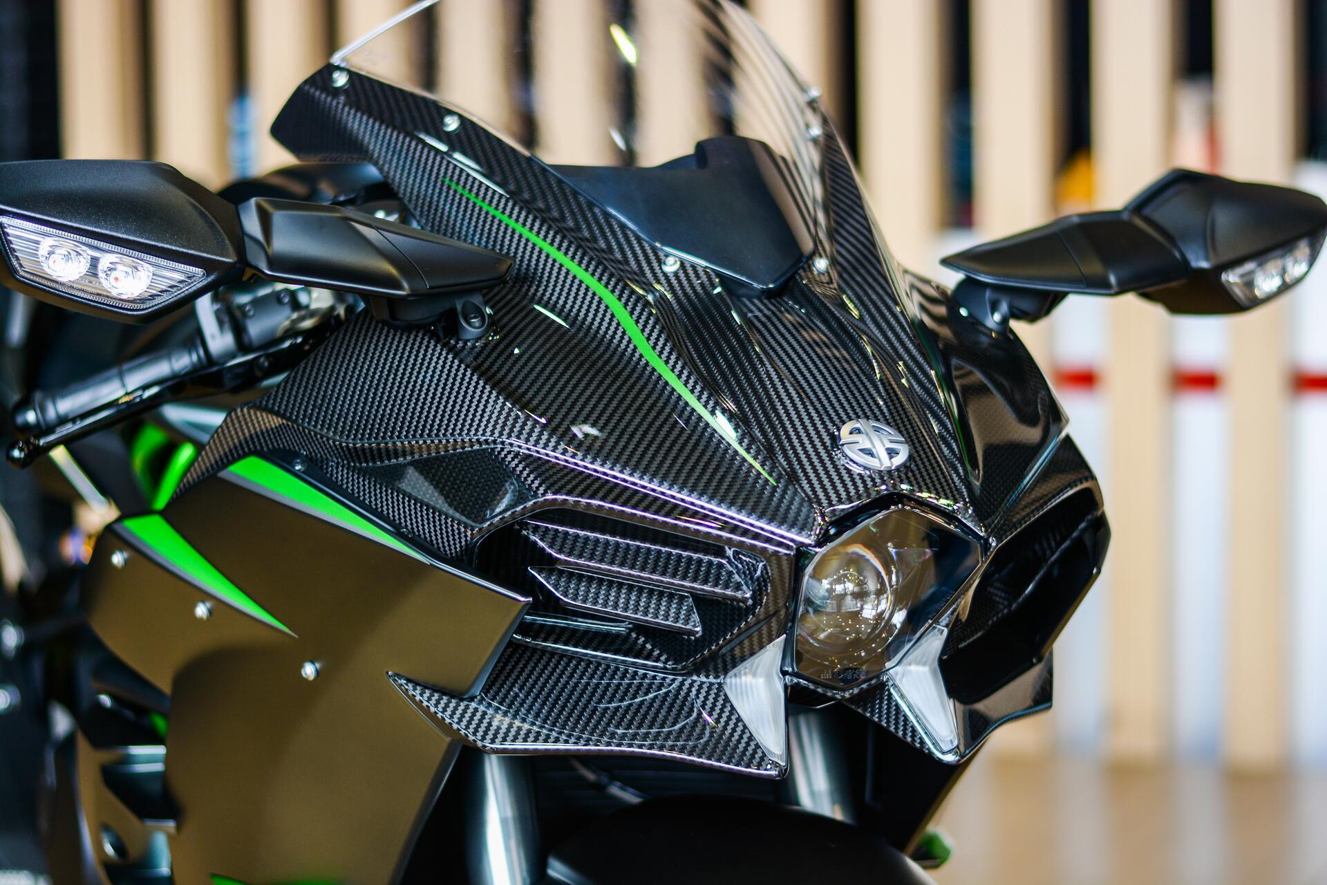 Chi tiết siêu môtô Kawasaki Ninja H2 Carbon giá 1,299 tỷ đồng