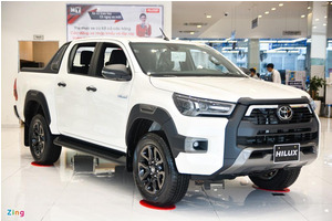 Chi tiết Toyota Hilux Adventure giá 913 triệu đồng tại Việt Nam