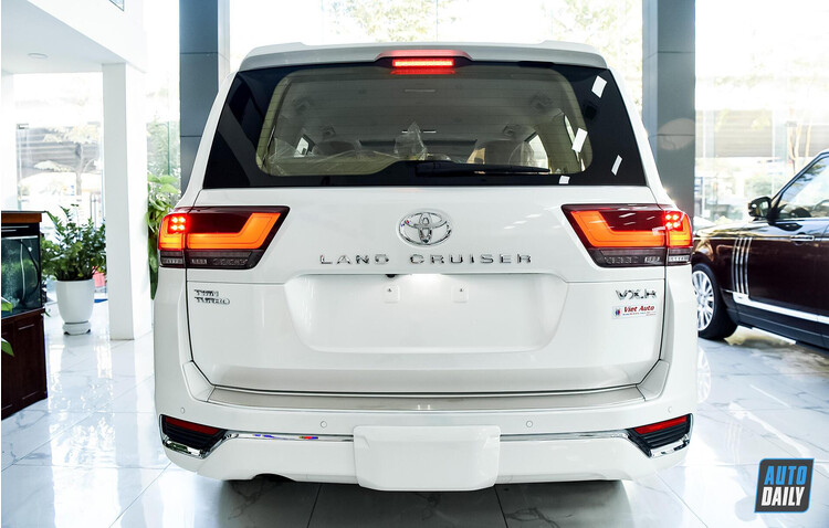 Chi tiết xe Toyota Land Cruiser VXR 2022
