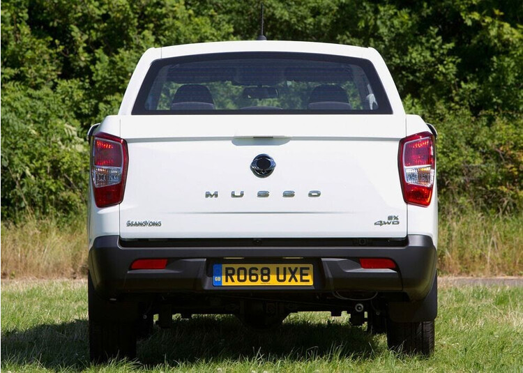Chi tiết xe bán tải giá rẻ Ssangyong Musso vừa ra mắt - Hình 12 Chi tiết xe bán tải Ssangyong Musso giá rẻ vừa ra mắt - Hình 12