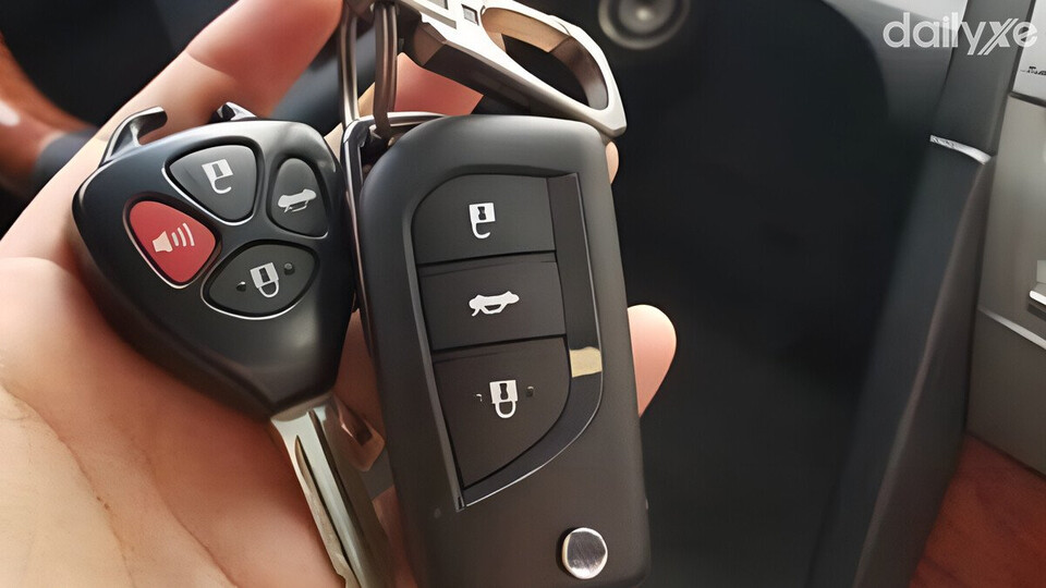Chìa khóa điều khiển từ xa remote ô tô