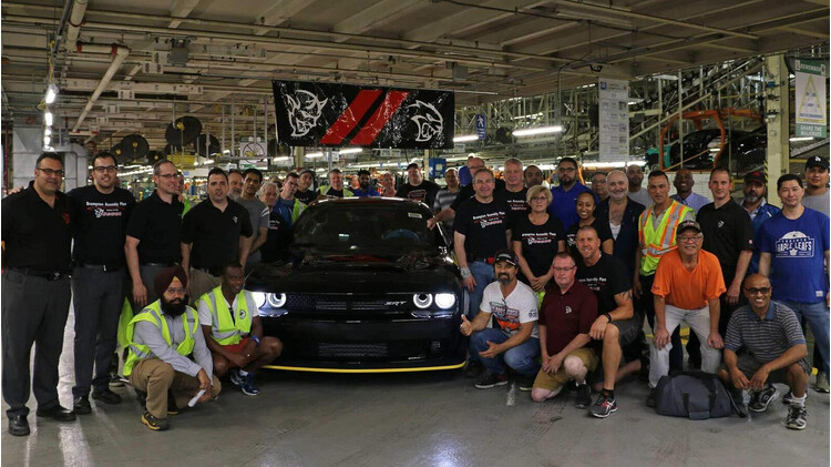 Dodge Challenger SRT Demon 2018 cuối cùng cũng lăn bánh khỏi dây chuyền lắp ráp——Hình 6 Dodge Challenger SRT Demon 2018 cuối cùng cũng lăn bánh khỏi dây chuyền lắp ráp——Hình 6