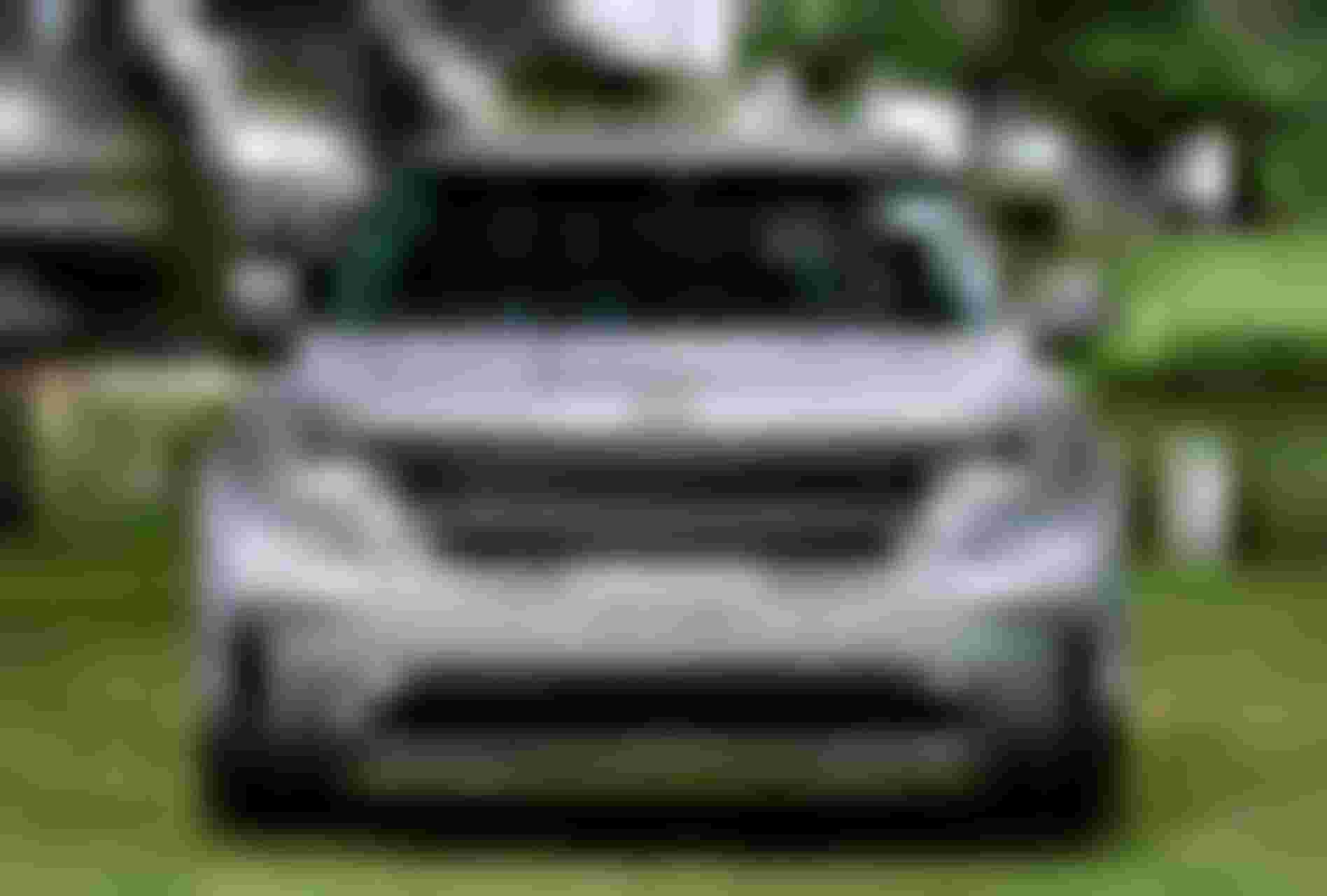 chon kia carnival hay hyundai santa fe trong tam gia 1,4 ty dong?