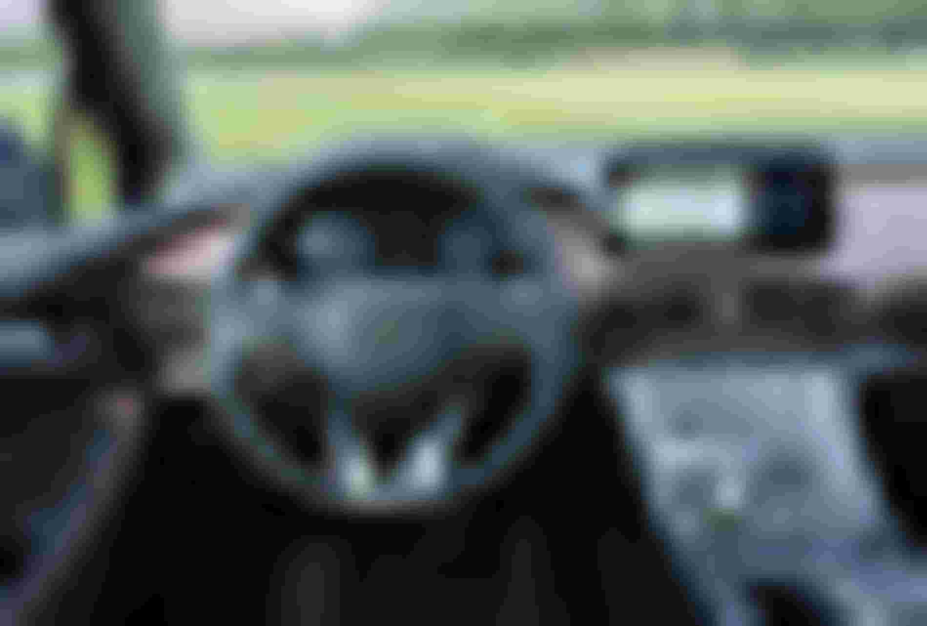 chon kia carnival hay hyundai santa fe trong tam gia 1,4 ty dong?