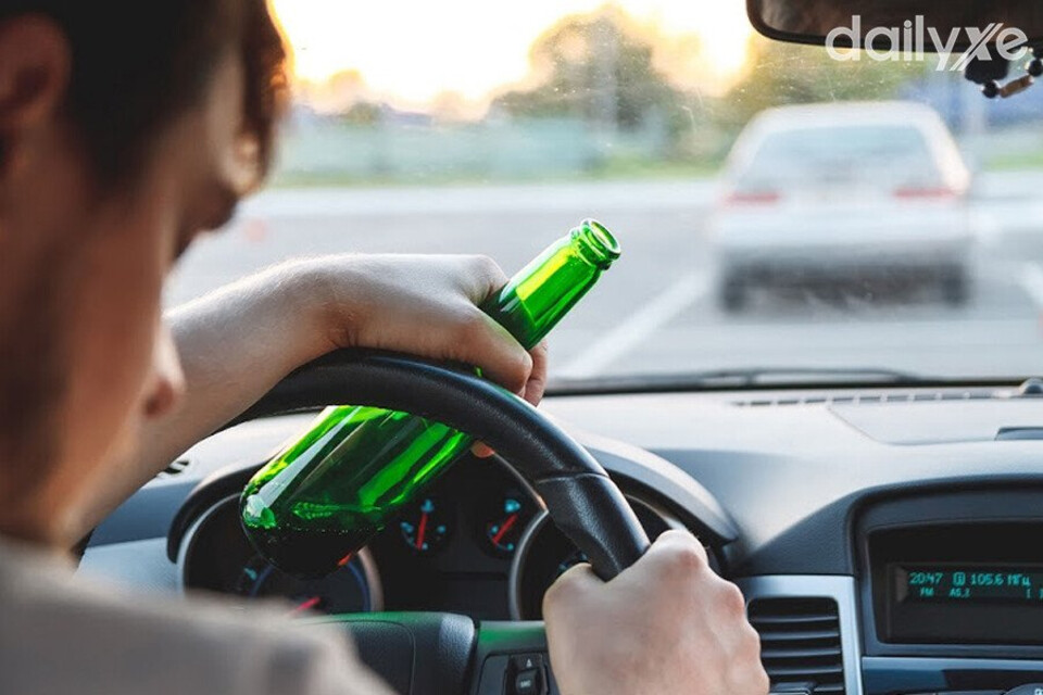 Để chống lại buồn ngủ khi lái xe tuyệt đối không sử dụng rượu bia hoặc tình trạng cơ thể đang mệt mỏi