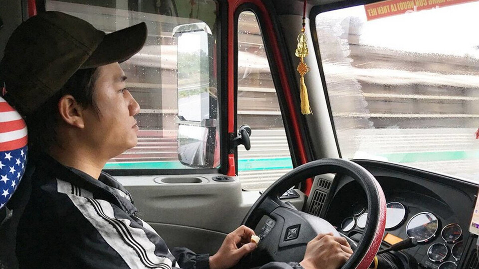 Chuẩn bị mũ đội đầu để giảm chói mắt