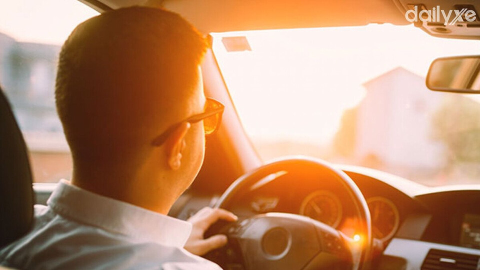 Mắt chịu nhiều tổn thương nếu thường xuyên gặp nắng