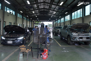 Chủ xe máy dầu lo lắng khi đăng kiểm phải “thốc ga” đo khí thải