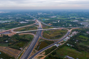 Công trường cao tốc Trung Lương - Mỹ Thuận trước dịp thông xe tạm