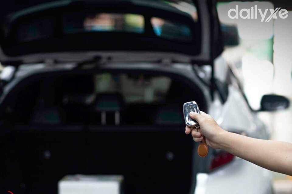 Kích hoạt chế độ Lock bằng remote