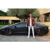 Cristiano Ronaldo sở hữu từ siêu xe đến siêu du thuyền triệu USD