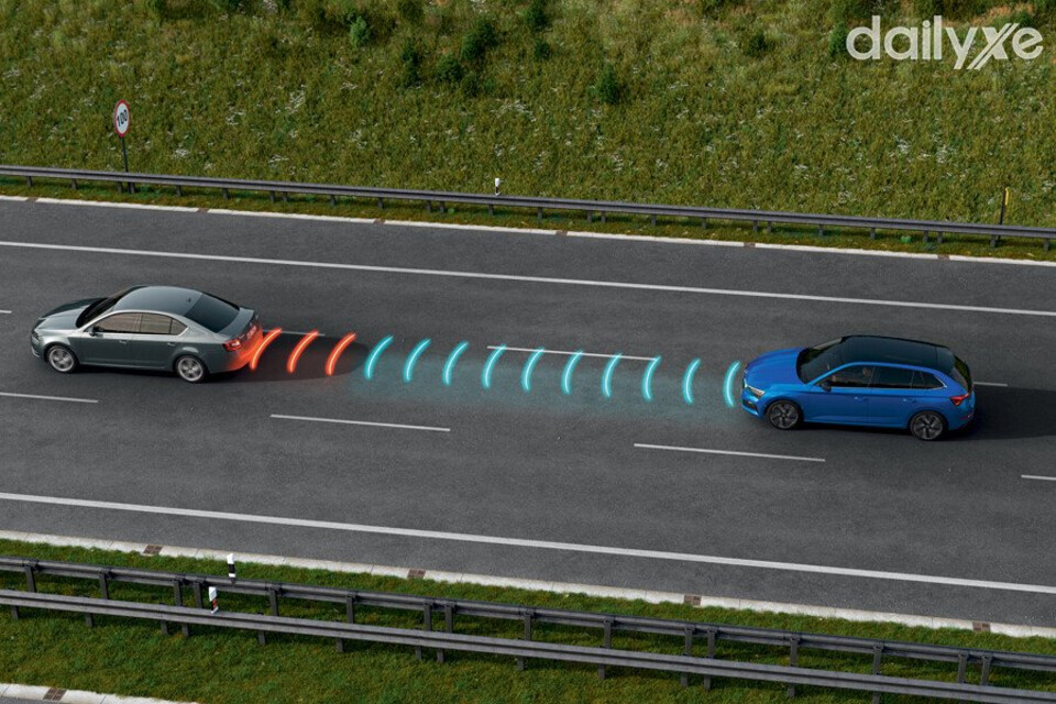 Hệ thống kiểm soát hành trình còn giúp người lái kiểm soát tốc độ giới hạn