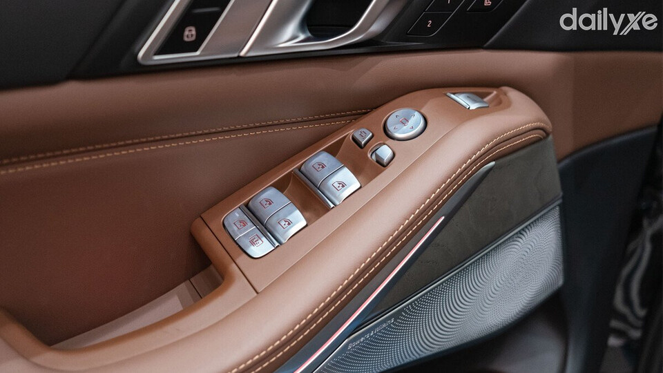 Cửa sổ điều chỉnh điện trên xe ô tô