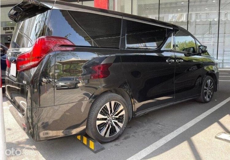 Đại gia bỏ hơn 4 tỷ mua Toyota Alphard rồi bán sau 2.000km dù đã mất công độ cả dai gia bo hon 4 ty mua toyota alphard roi ban sau 2.000km du da mat cong do ca