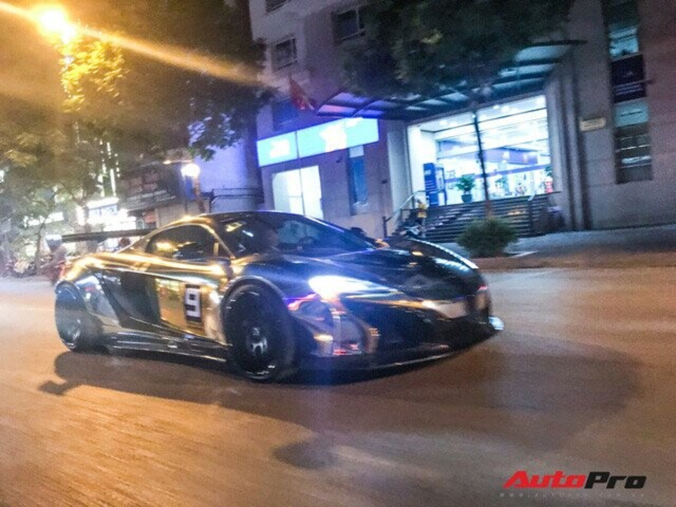 dai-gia-duong-kon-cho-con-di-dao-pho-ha-noi-bang-sieu-xe-mclaren-650s-spider-liberty-walk-doc-nhat-viet-nam dai-gia-duong-kon-cho-con-di-dao-pho-ha-noi-bang-sieu-xe-mclaren-650s-spider-liberty-walk-doc-nhat-viet-nam