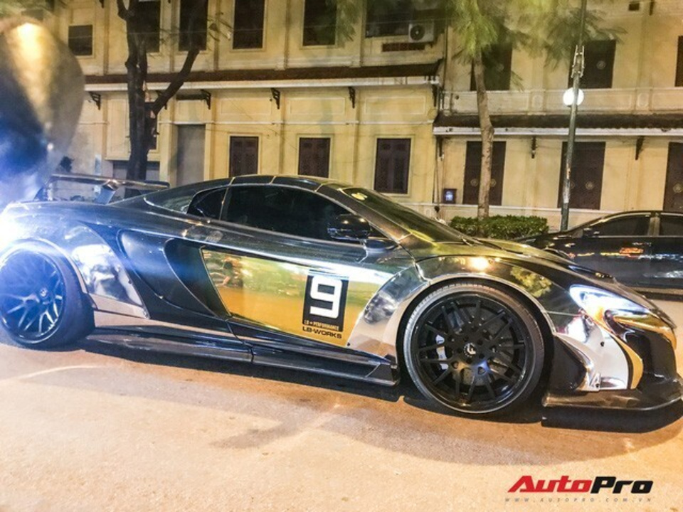 dai-gia-duong-kon-cho-con-di-dao-pho-ha-noi-bang-sieu-xe-mclaren-650s-spider-liberty-walk-doc-nhat-viet-nam dai-gia-duong-kon-cho-con-di-dao-pho-ha-noi-bang-sieu-xe-mclaren-650s-spider-liberty-walk-doc-nhat-viet-nam