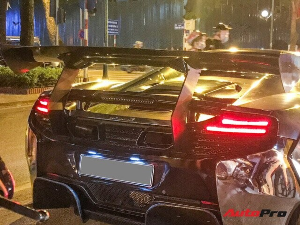 dai-gia-duong-kon-cho-con-di-dao-pho-ha-noi-bang-sieu-xe-mclaren-650s-spider-liberty-walk-doc-nhat-viet-nam dai-gia-duong-kon-cho-con-di-dao-pho-ha-noi-bang-sieu-xe-mclaren-650s-spider-liberty-walk-doc-nhat-viet-nam