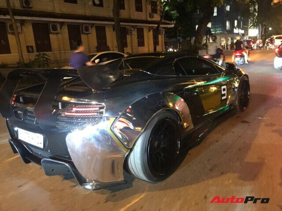 dai-gia-duong-kon-cho-con-di-dao-pho-ha-noi-bang-sieu-xe-mclaren-650s-spider-liberty-walk-doc-nhat-viet-nam dai-gia-duong-kon-cho-con-di-dao-pho-ha-noi-bang-sieu-xe-mclaren-650s-spider-liberty-walk-doc-nhat-viet-nam