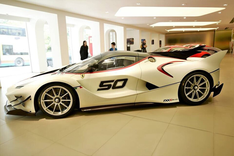 dai-gia-hong-kong-tau-manh-thu-ferrari-fxx-k-evo-chi-co-40-chiec-san-xuat-tren-the-gioi-2.jpg