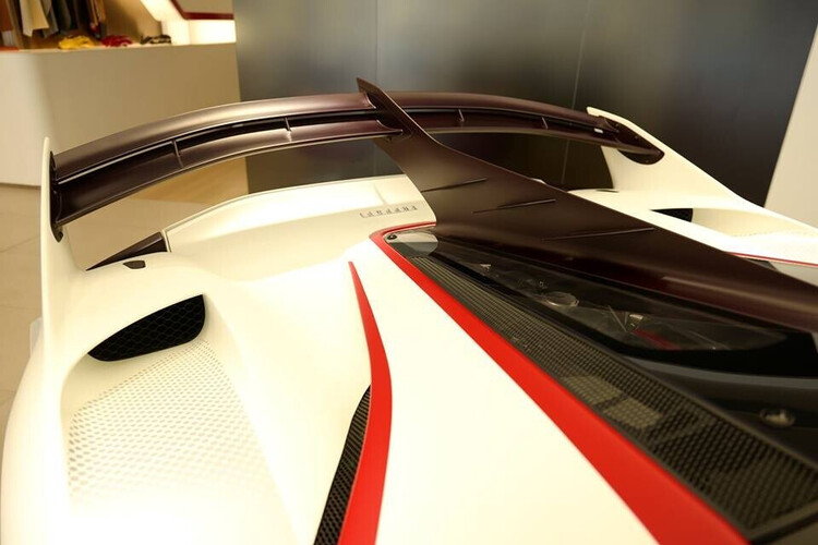dai-gia-hong-kong-tau-manh-thu-ferrari-fxx-k-evo-chi-co-40-chiec-san-xuat-tren-the-gioi-6.jpg dai-gia-hong-kong-tau-manh-thu-ferrari-fxx-k-evo-chi-co-40-chiec-san-xuat-tren-the-gioi-6.jpg
