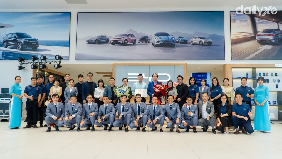 Đội ngũ nhân viên của BYD Nguyễn Văn Linh