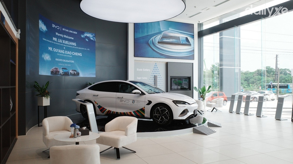 Phòng trưng bày xe tại showroom BYD Long Biên