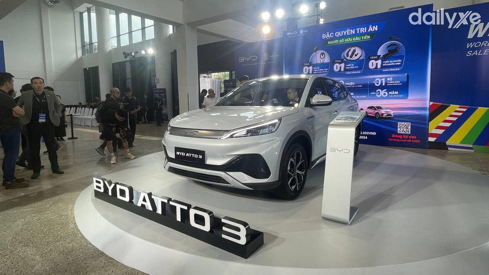 Phòng trưng bày xe tại đại lý BYD Tây Hồ