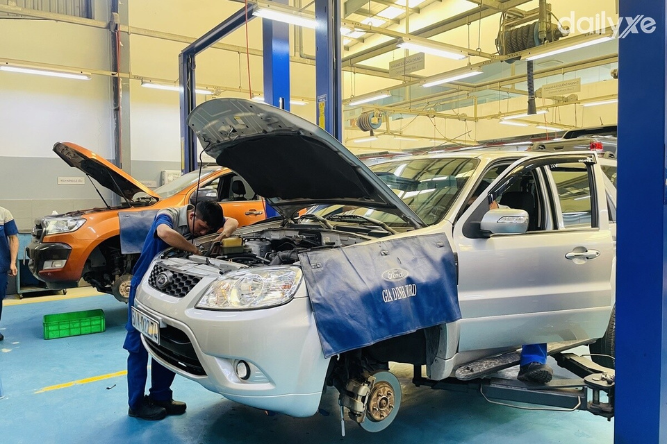 Khu vực xưởng trưng bày rộng rãi, được đầu tư bài bản