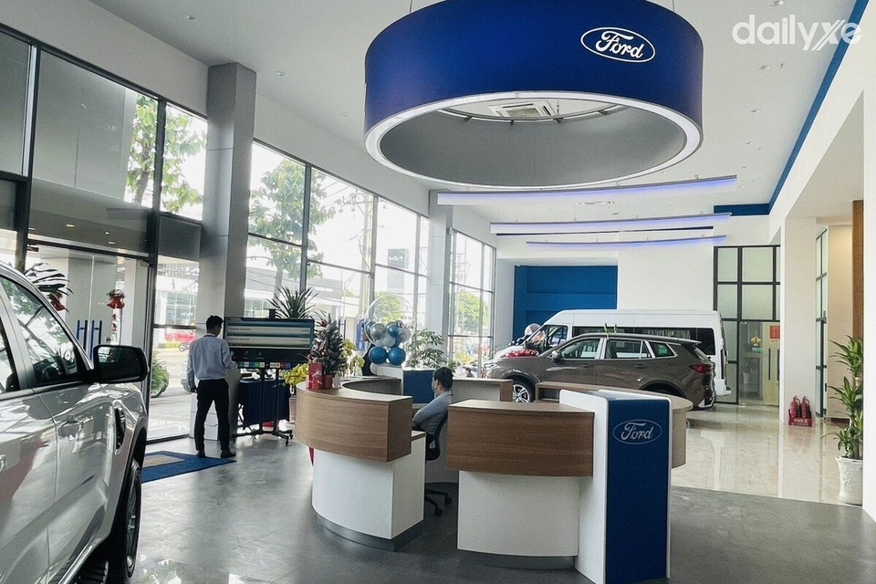 Khu vực trưng bày xe tại Showroom