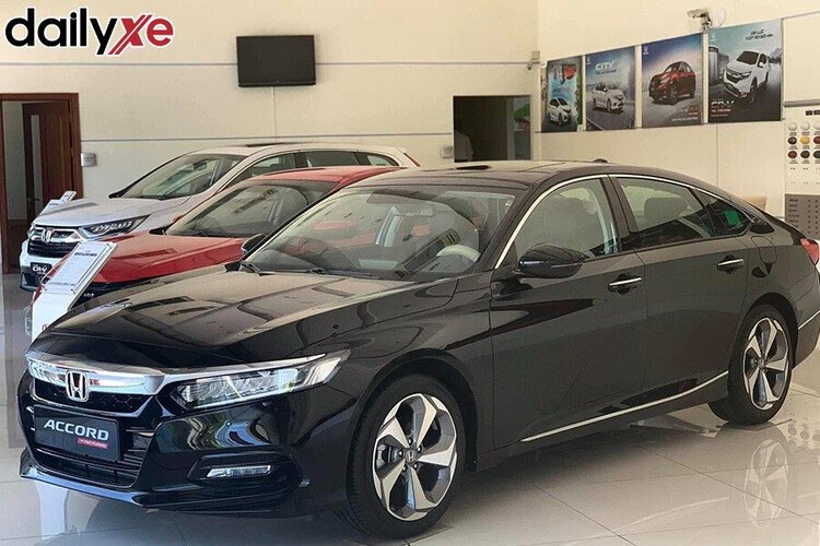 xe trưng bày tại showroom