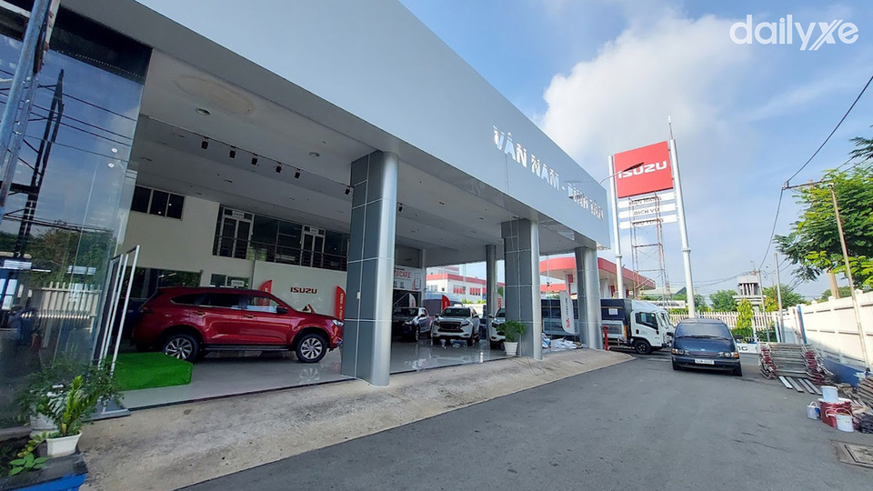 Showroom Isuzu Bình Tân