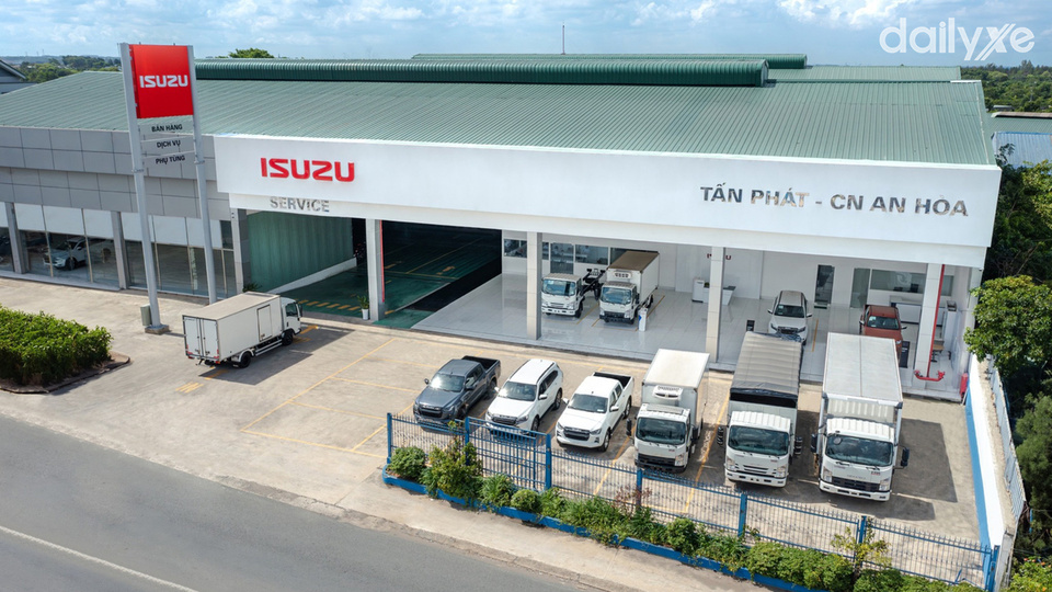 Showroom Isuzu Tấn Phát