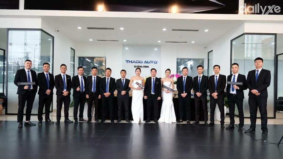 Nhân viên bán hàng trẻ trung và năng động