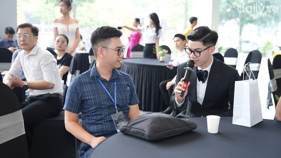 Đội ngũ nhân viên có trình độ chuyên môn cao, đồng thời luôn tận tâm khi phục vụ khách hàng