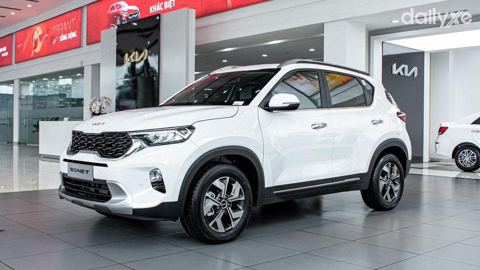 Phòng trưng bày bố trí rộng rãi và sang trọng với đa dạng dòng xe