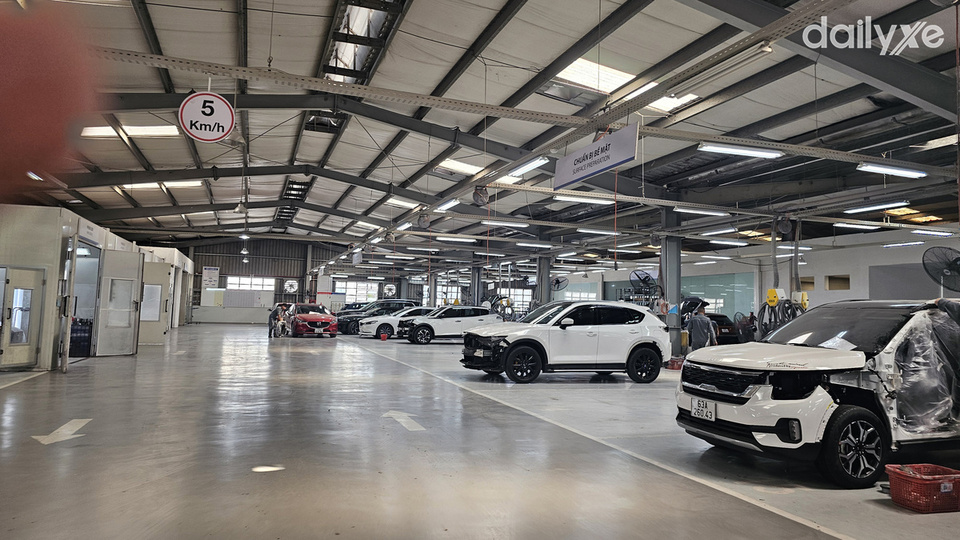 Xưởng dịch vụ rộng rãi của showroom KIA Võ Văn Kiệt