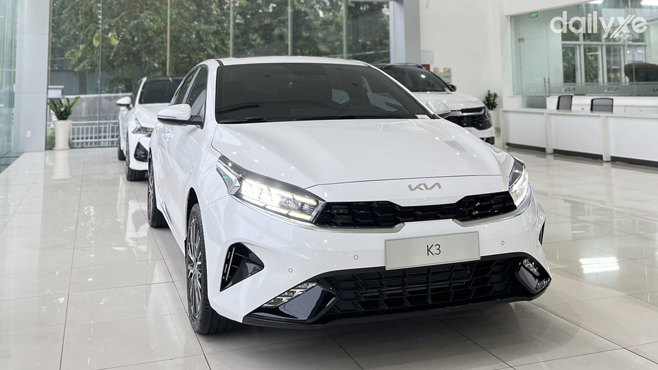 Khu vực trưng bày mẫu xe tại KIA Cần Thơ