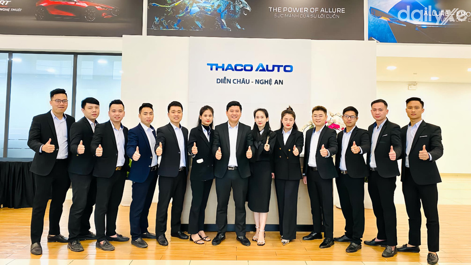 Đội ngũ nhân viên kinh doanh phục vụ tận tâm khách hàng