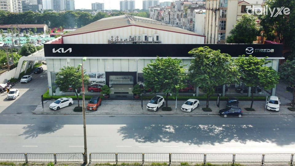 Mặt tiền showroom KIA Giải Phóng