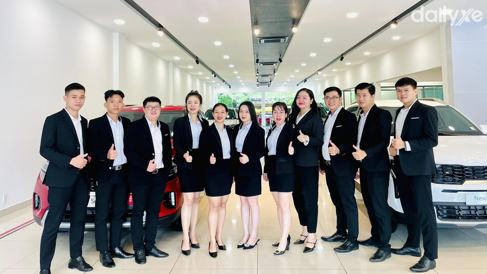 Đội ngũ nhân viên kinh doanh phục vụ tận tình