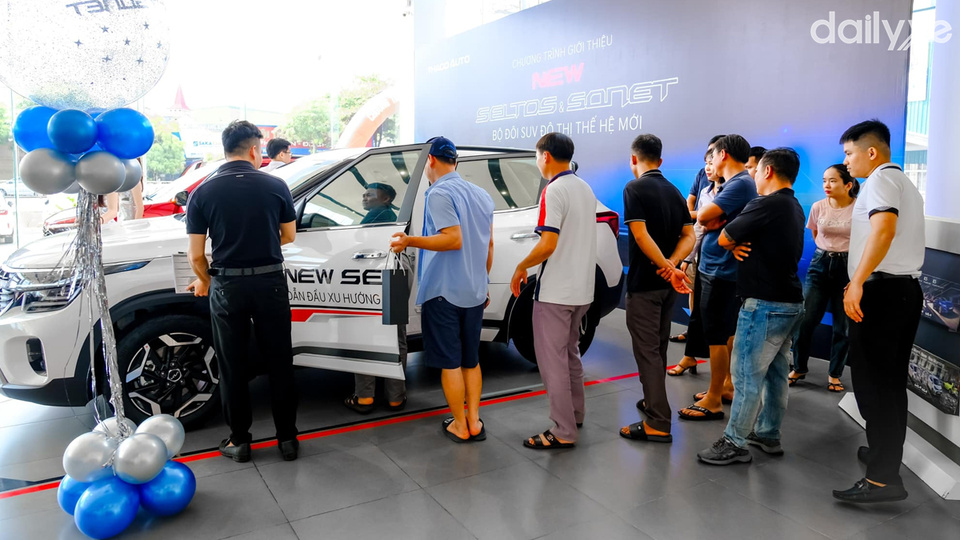 Sở hữu đội ngũ nhân viên kinh doanh trẻ trung, nhiệt tình