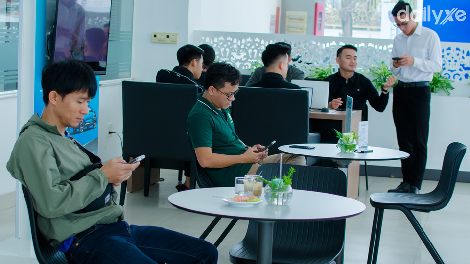 Đội ngũ nhân viên kinh doanh nhiệt tình