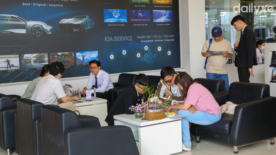 Đội ngũ nhân sự chuyên nghiệp hỗ trợ khách hàng tận tâm